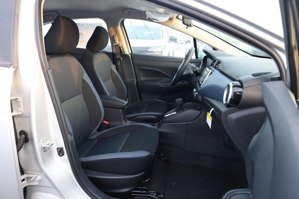 Nissan Versa Vehicle Image 19