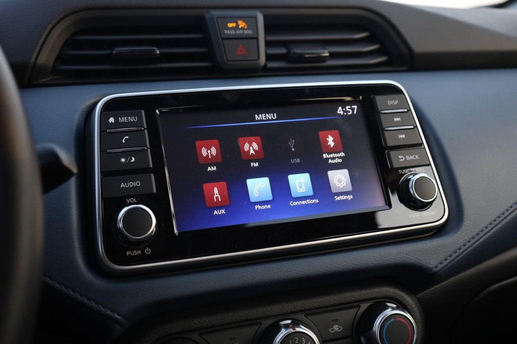 Nissan Versa Vehicle Image 10