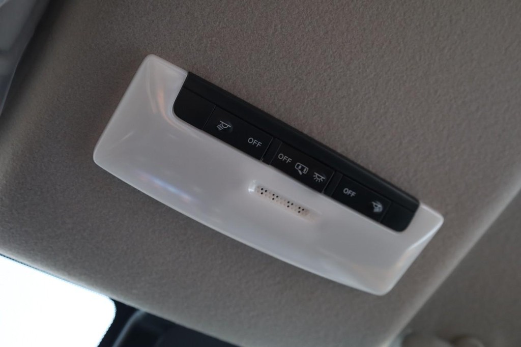 Nissan Versa Vehicle Image 15