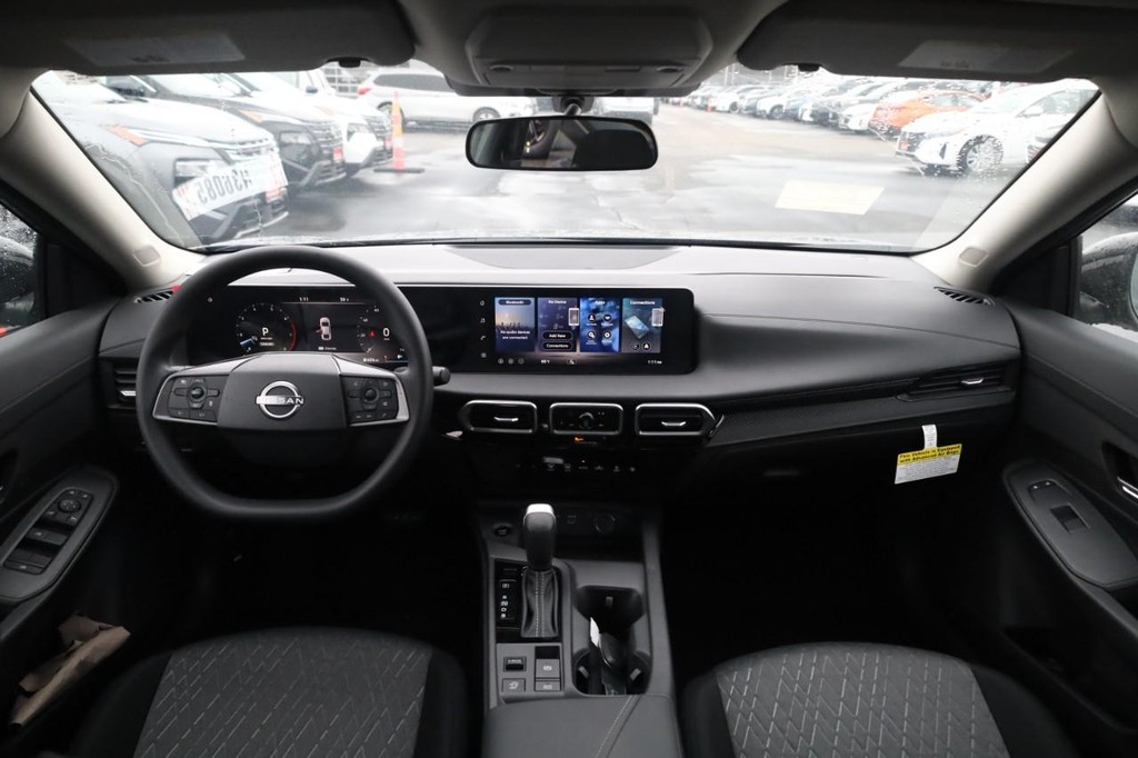 Nissan Sentra Vehicle Image 07