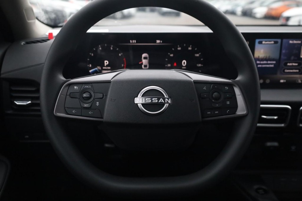 Nissan Sentra Vehicle Image 08