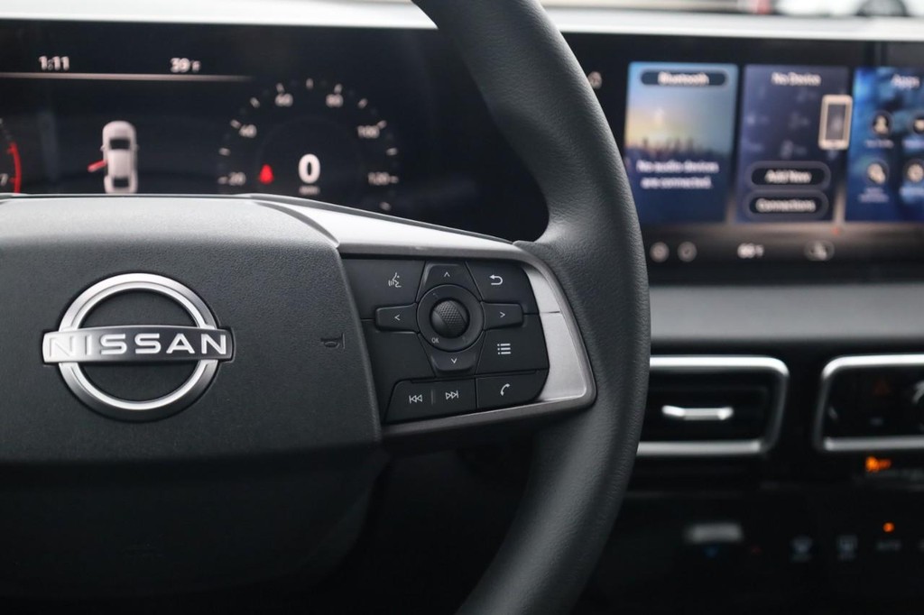 Nissan Sentra Vehicle Image 09