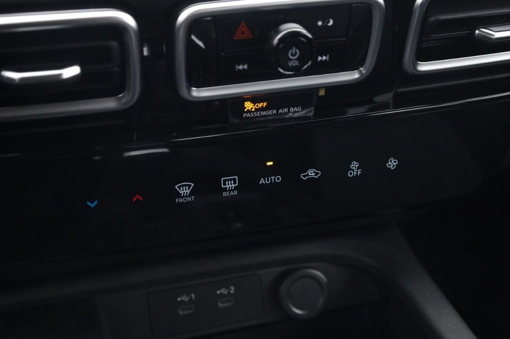 Nissan Sentra Vehicle Image 15