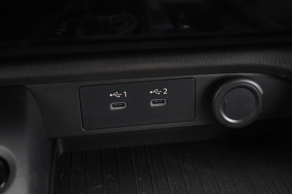 Nissan Sentra Vehicle Image 16