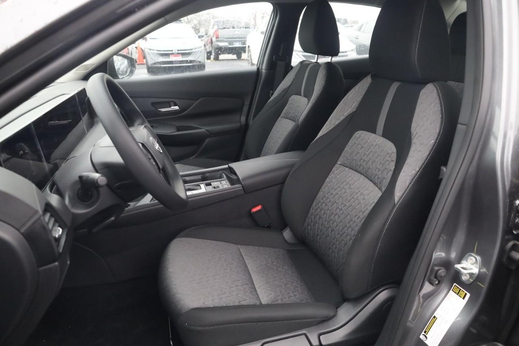 Nissan Sentra Vehicle Image 18