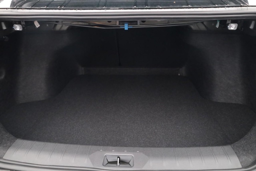 Nissan Sentra Vehicle Image 21