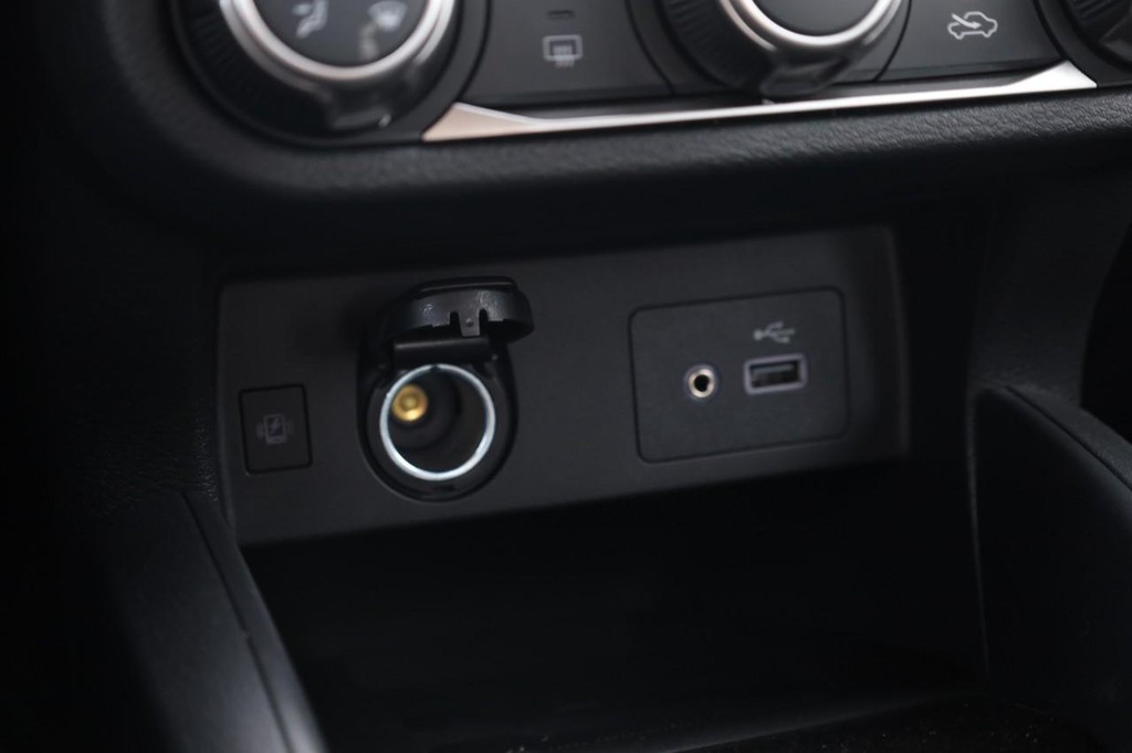 Nissan Versa Vehicle Image 13