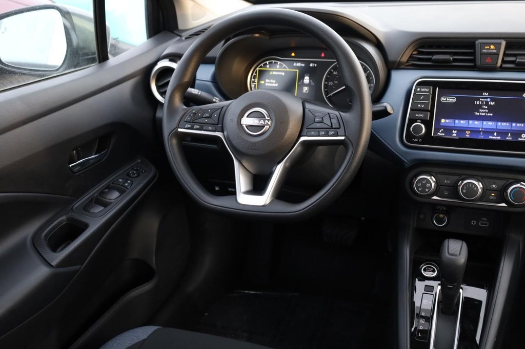 Nissan Versa Vehicle Image 23