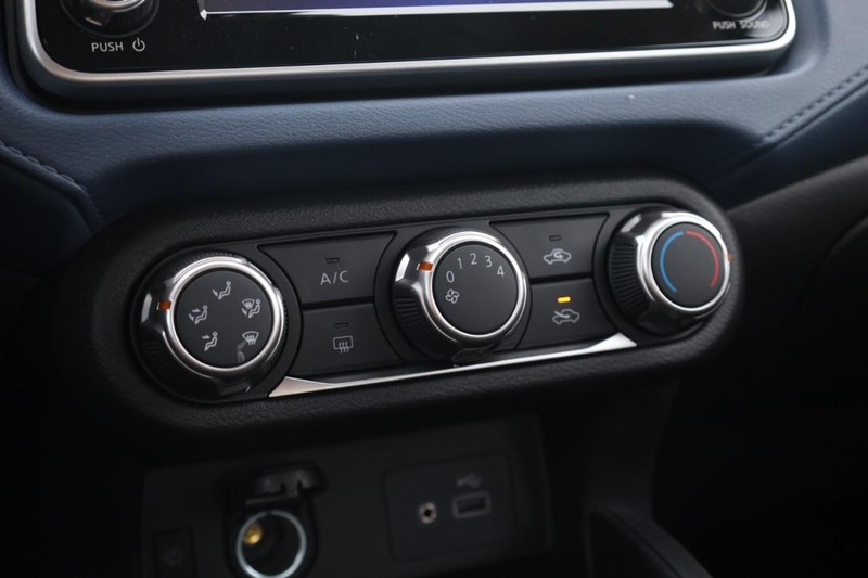 Nissan Versa Vehicle Image 12