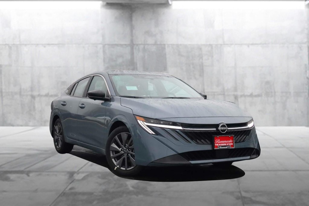 Nissan Sentra Vehicle Image 02