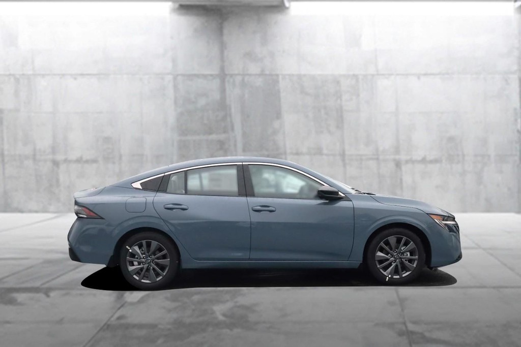 Nissan Sentra Vehicle Image 05