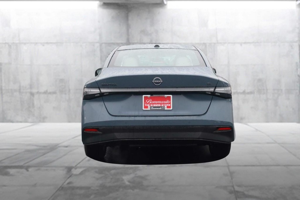 Nissan Sentra Vehicle Image 06