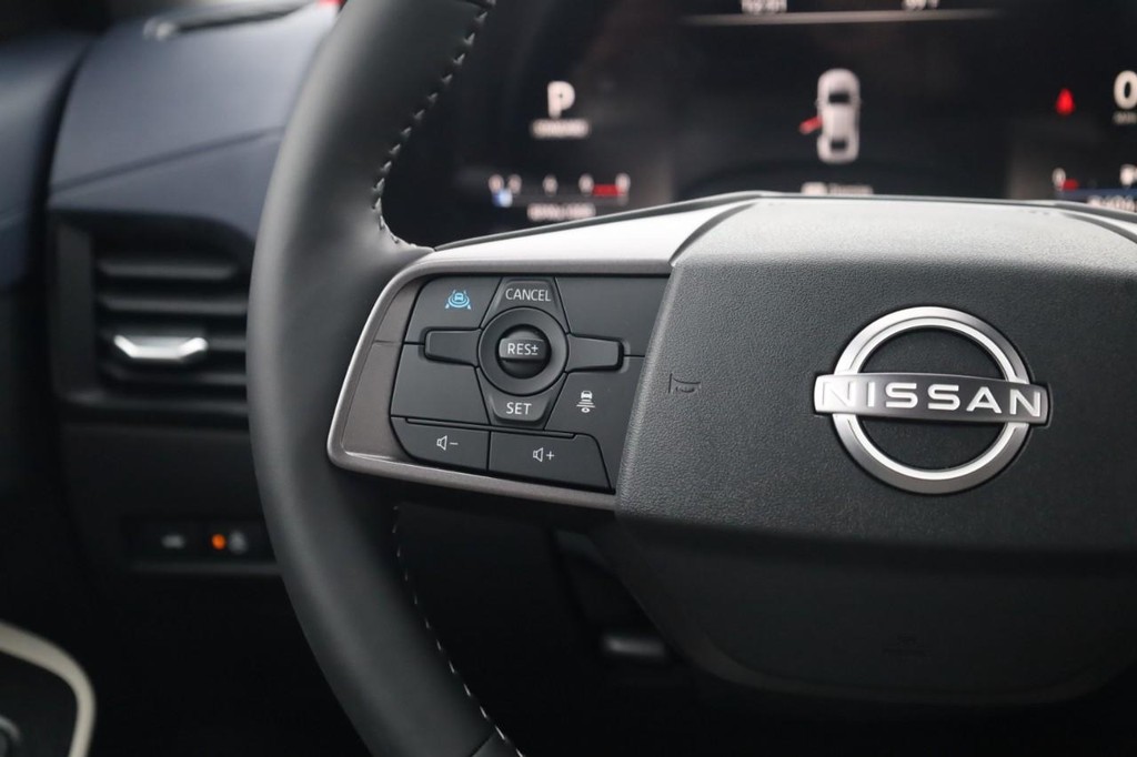 Nissan Sentra Vehicle Image 10