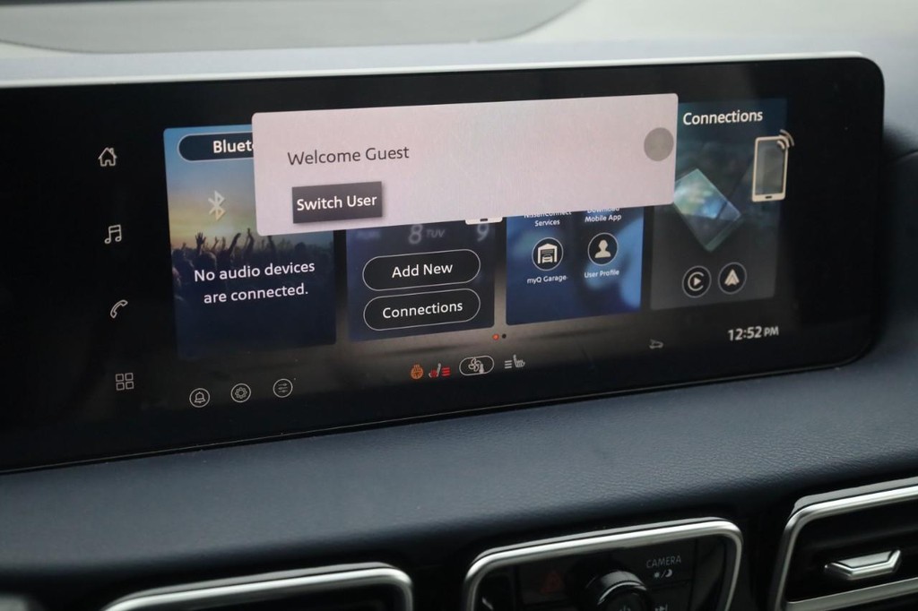 Nissan Sentra Vehicle Image 13