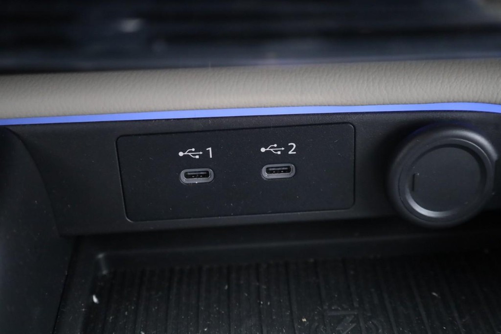 Nissan Sentra Vehicle Image 16