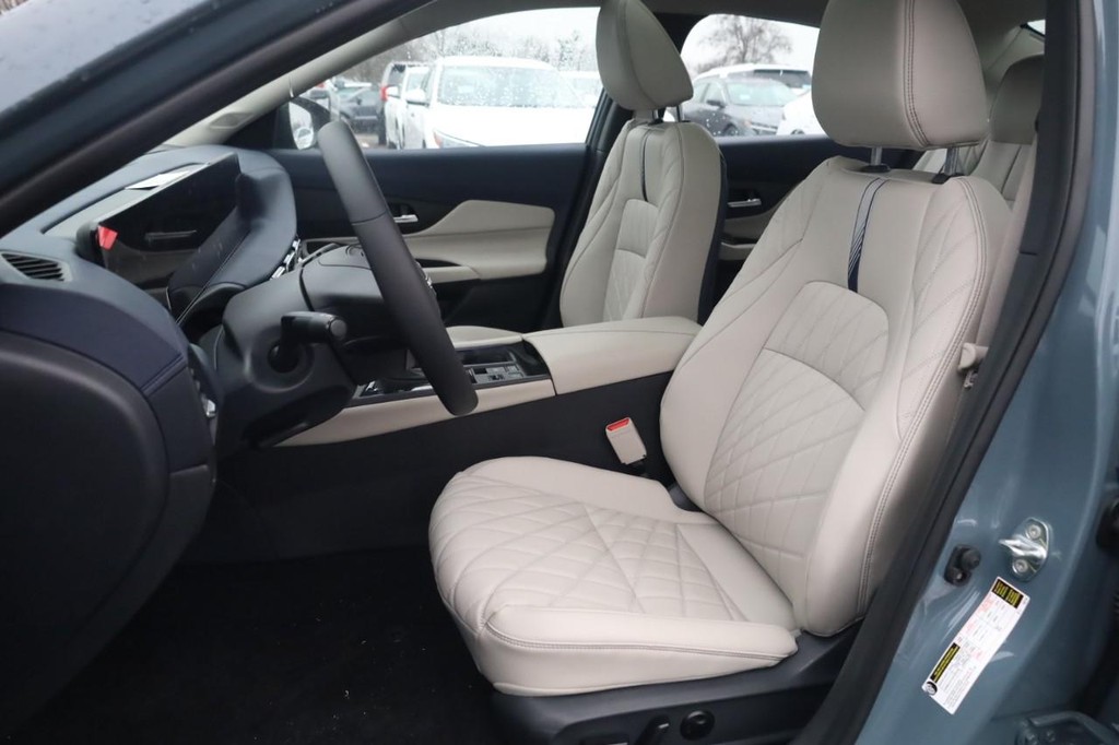 Nissan Sentra Vehicle Image 18