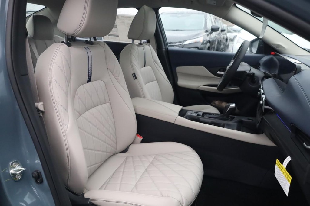 Nissan Sentra Vehicle Image 19