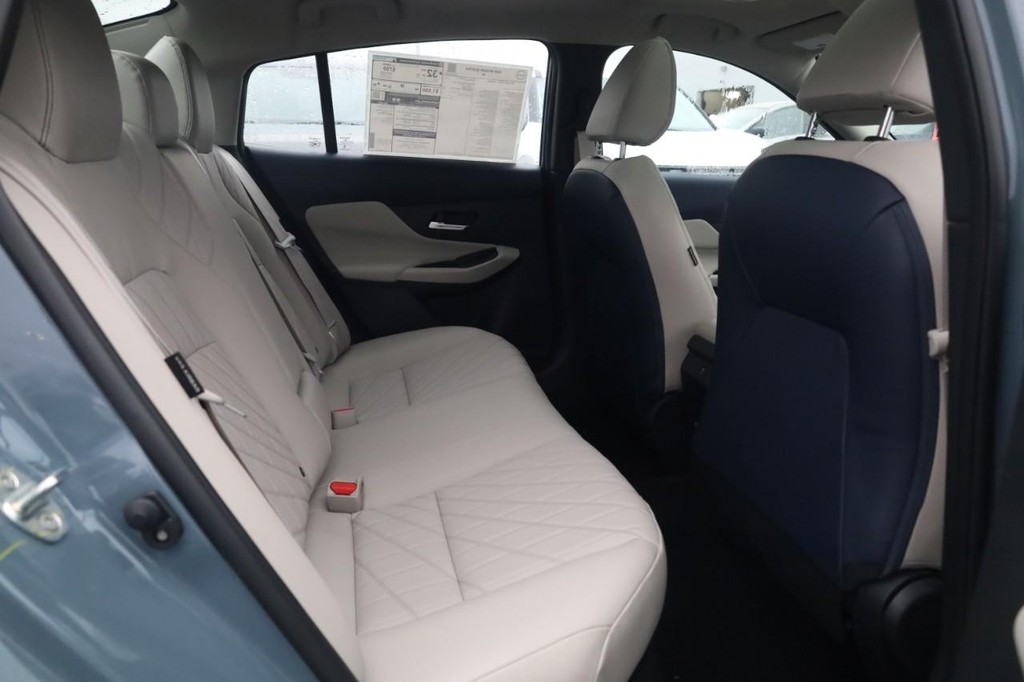 Nissan Sentra Vehicle Image 20