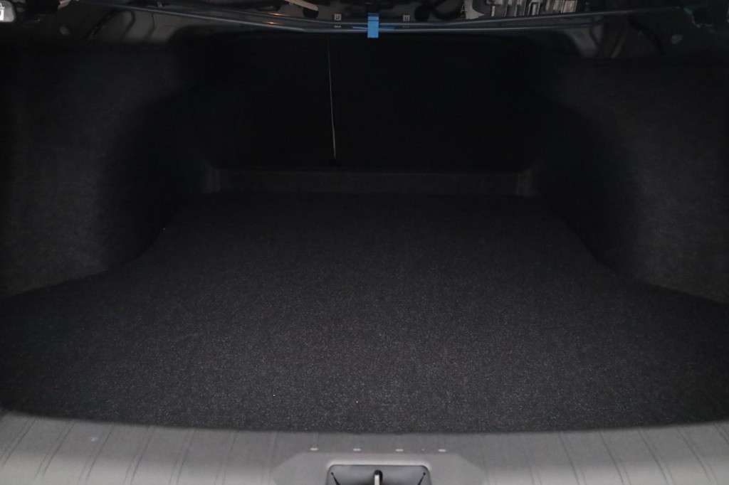 Nissan Sentra Vehicle Image 21