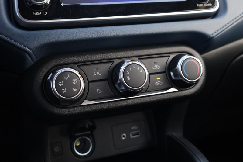 Nissan Versa Vehicle Image 12