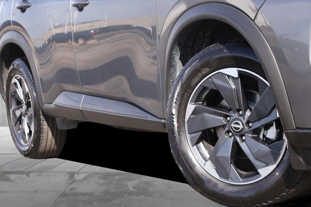 Nissan Rogue Vehicle Image 03