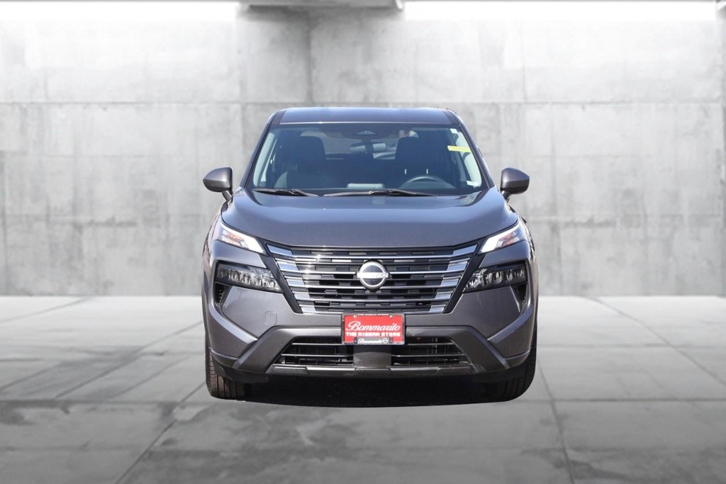 Nissan Rogue Vehicle Image 04