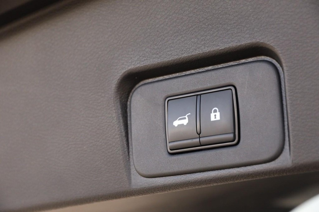 Nissan Rogue Vehicle Image 08