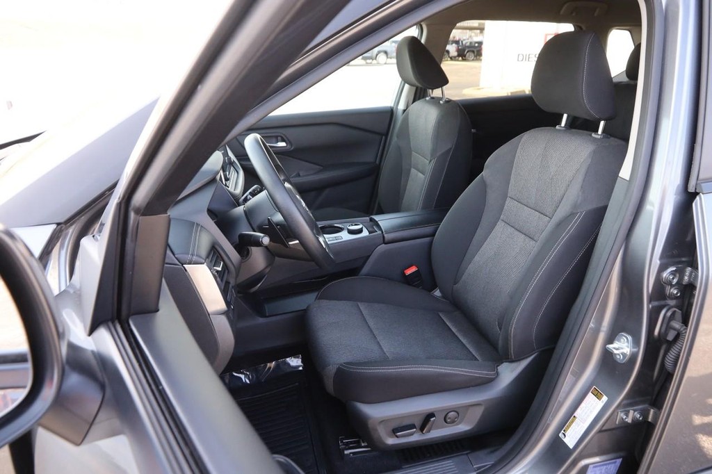 Nissan Rogue Vehicle Image 09