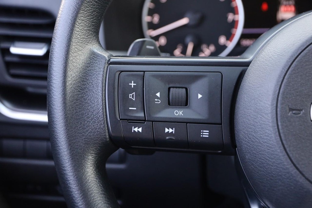 Nissan Rogue Vehicle Image 12