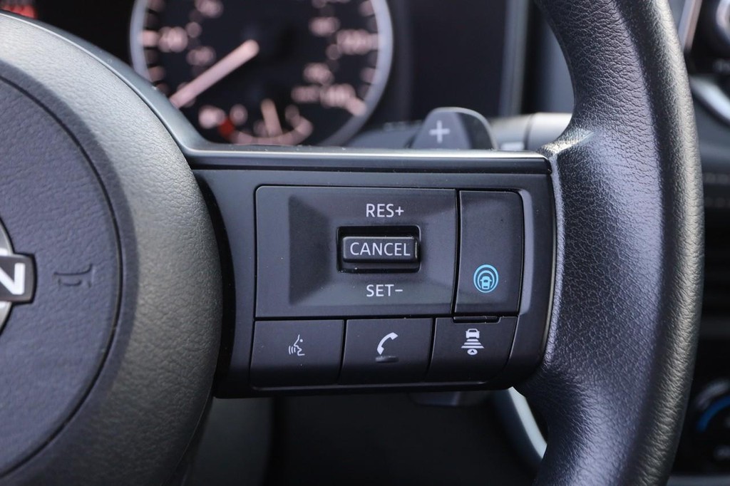 Nissan Rogue Vehicle Image 13