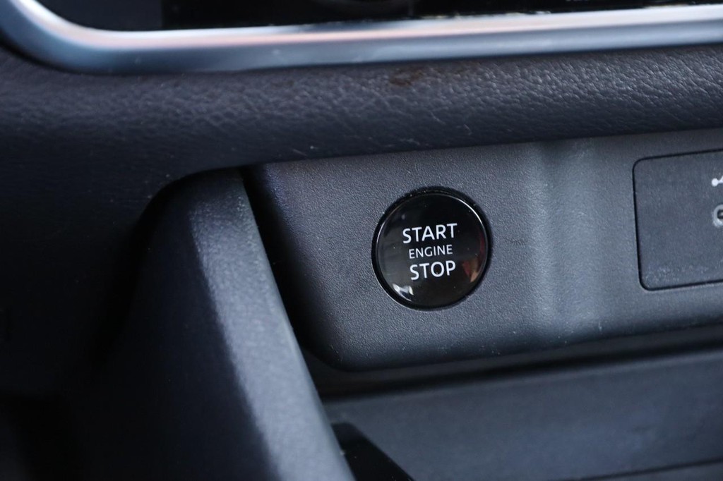 Nissan Rogue Vehicle Image 15