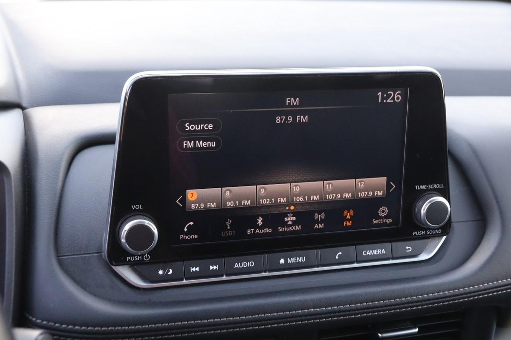 Nissan Rogue Vehicle Image 16