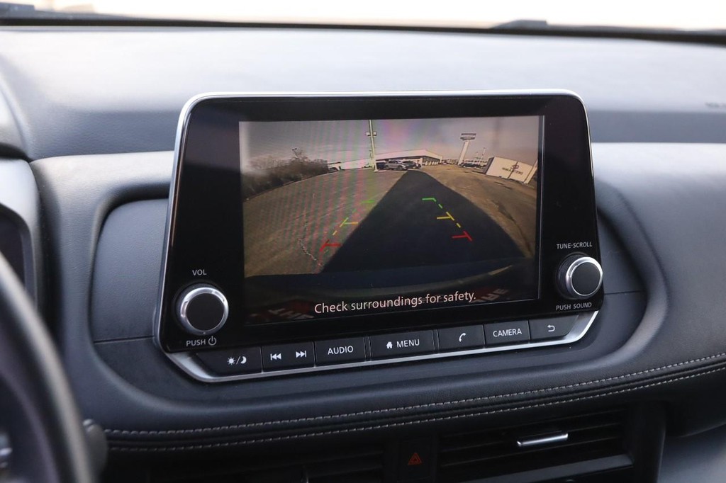 Nissan Rogue Vehicle Image 17