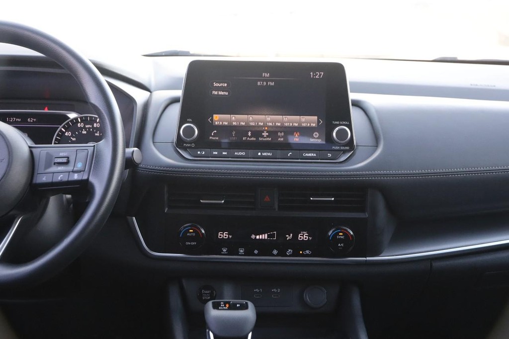 Nissan Rogue Vehicle Image 24