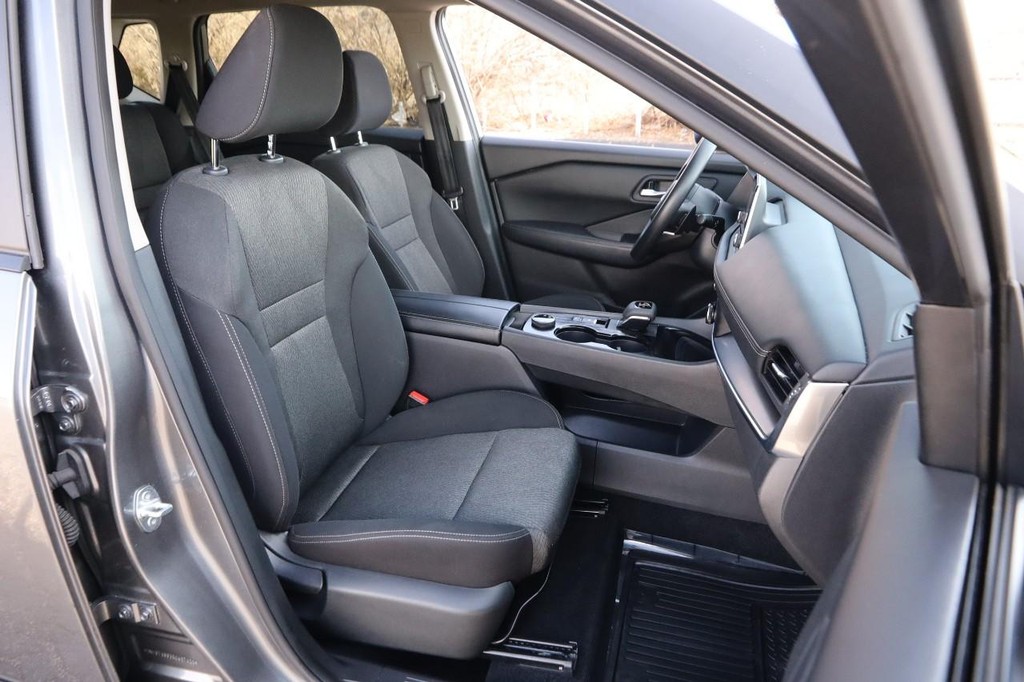 Nissan Rogue Vehicle Image 26