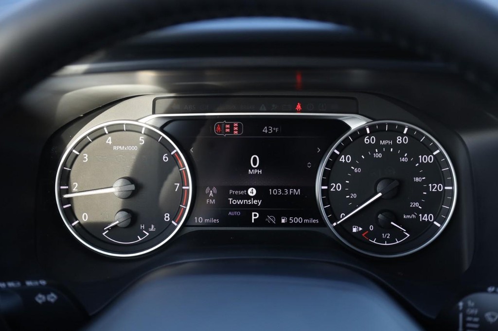 Nissan Rogue Vehicle Image 09