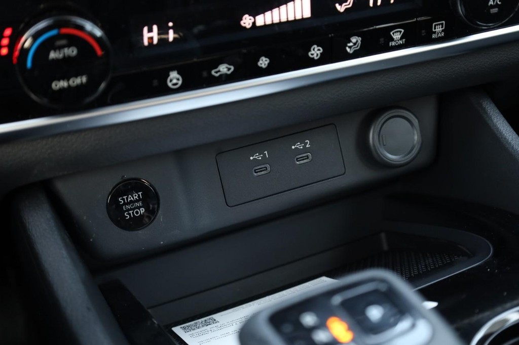 Nissan Rogue Vehicle Image 13