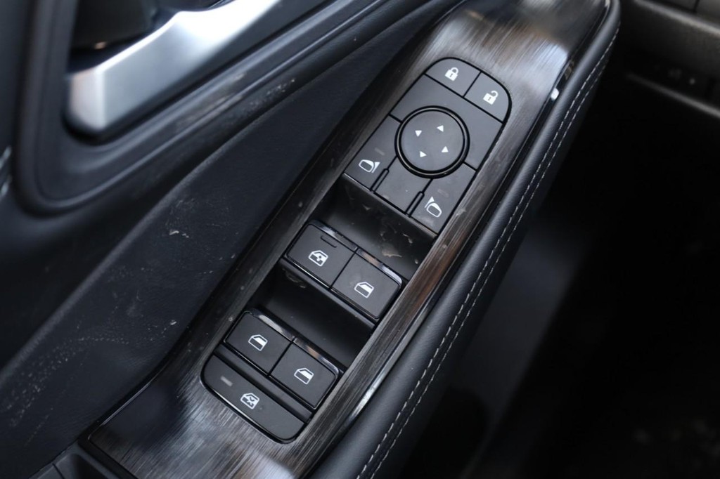 Nissan Rogue Vehicle Image 16