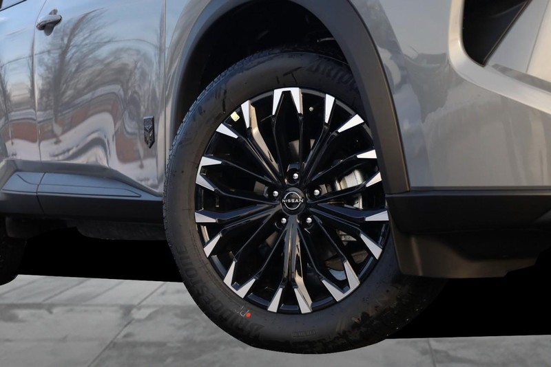 Nissan Rogue Vehicle Image 03