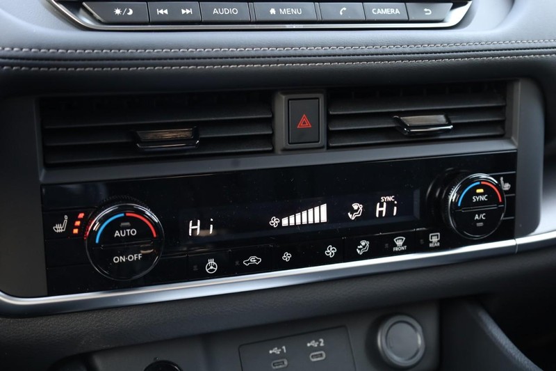 Nissan Rogue Vehicle Image 12