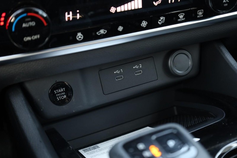 Nissan Rogue Vehicle Image 13