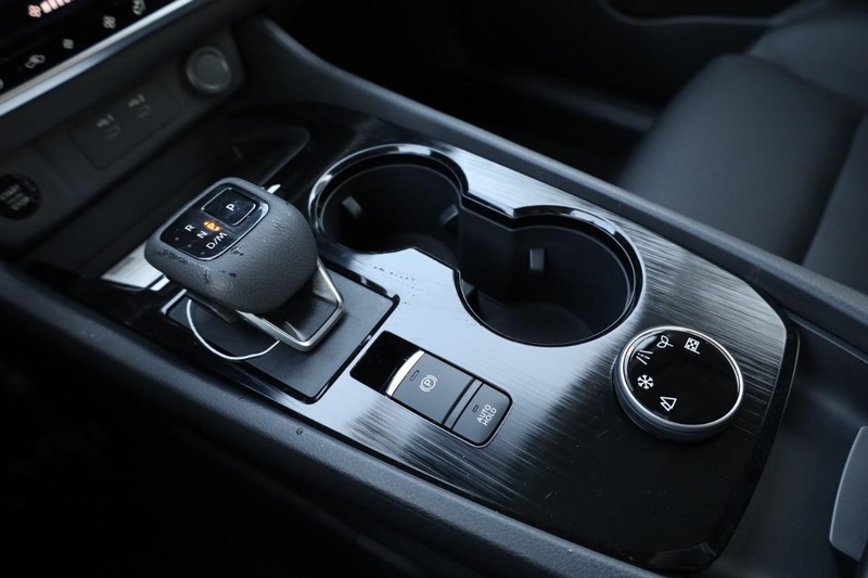 Nissan Rogue Vehicle Image 14