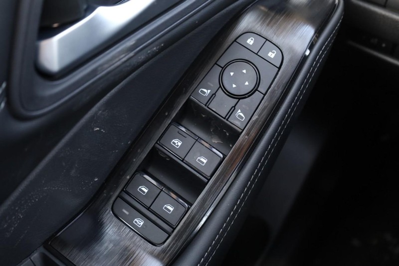 Nissan Rogue Vehicle Image 16