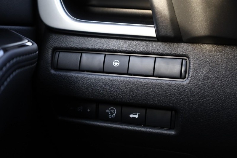 Nissan Rogue Vehicle Image 17