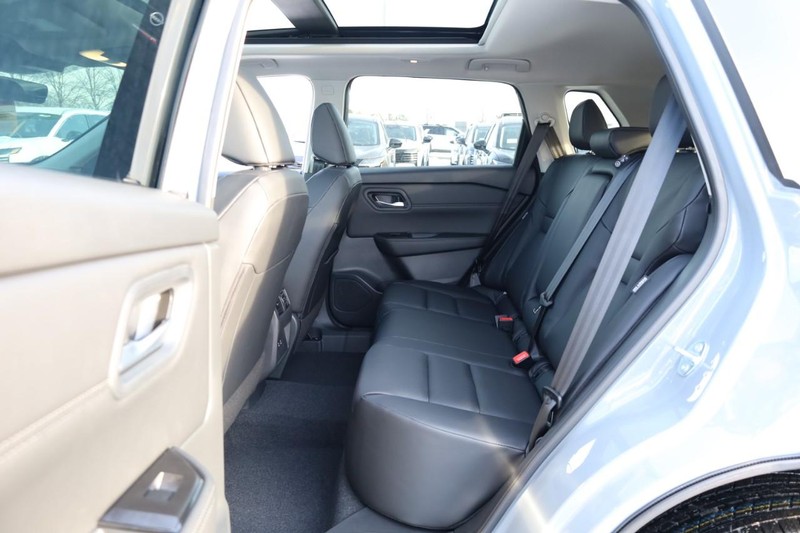 Nissan Rogue Vehicle Image 22