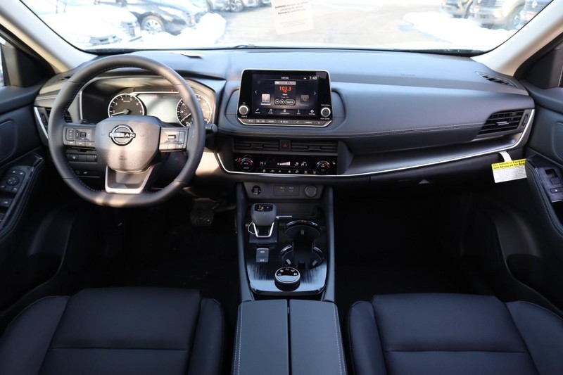 Nissan Rogue Vehicle Image 24