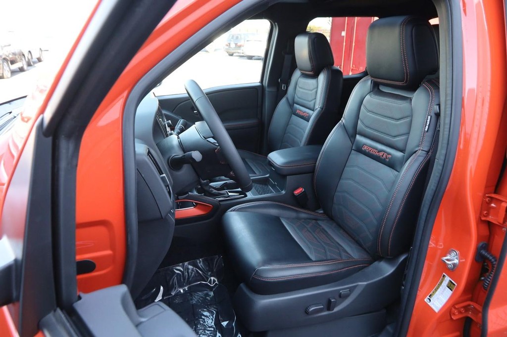 Nissan Frontier Vehicle Image 09