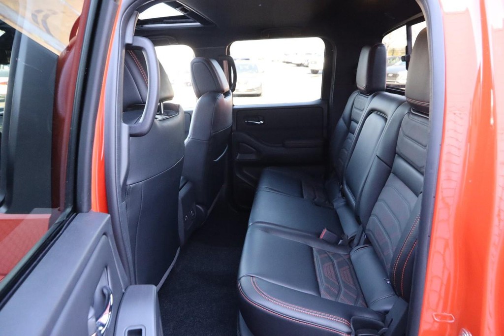 Nissan Frontier Vehicle Image 10