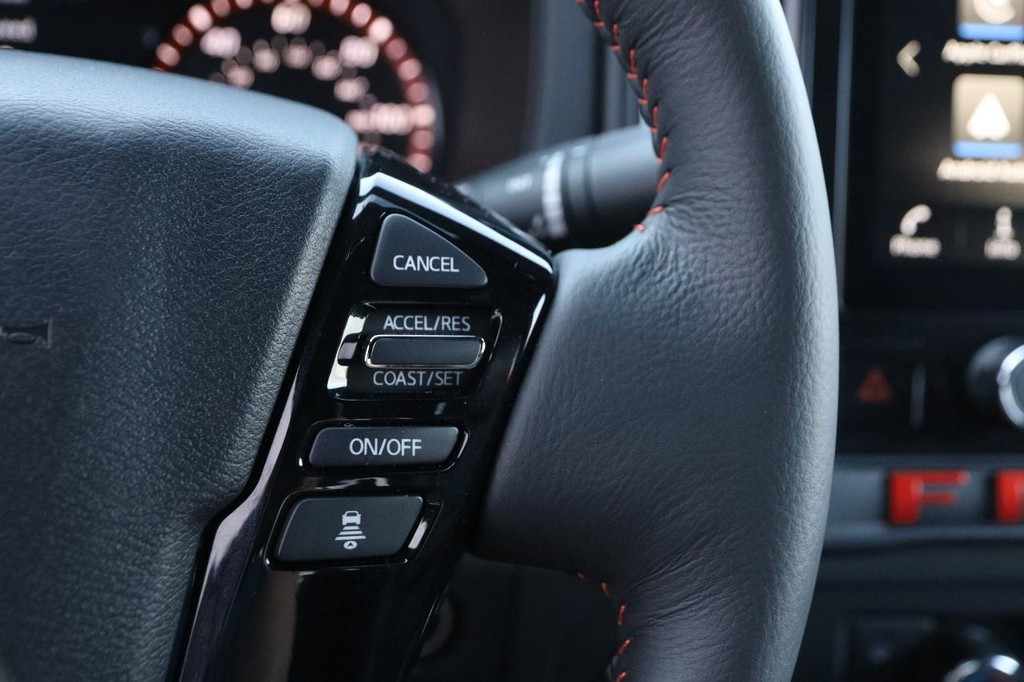 Nissan Frontier Vehicle Image 13