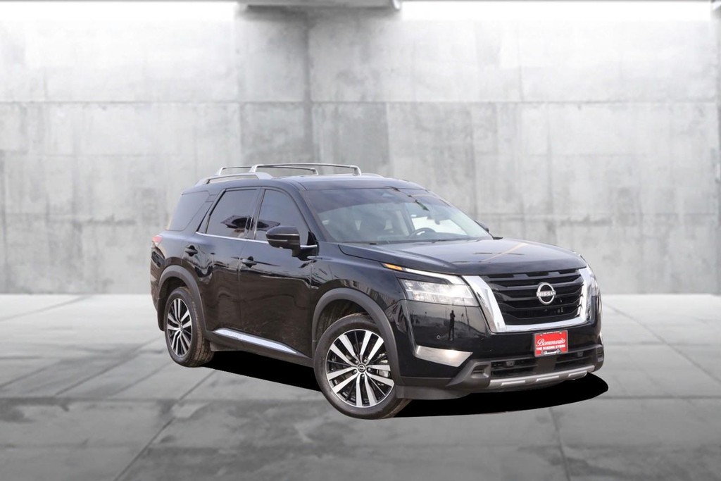Nissan Pathfinder Vehicle Image 02